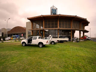 Sucursal Kaufmann Antofagasta, Bschneider Arquitectos e Ingenieros Bschneider Arquitectos e Ingenieros Commercial spaces