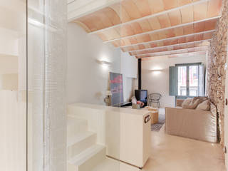 Casa de 3 niveles con rehabilitación integral para sus 140m2 , Lara Pujol | Interiorismo & Proyectos de diseño Lara Pujol | Interiorismo & Proyectos de diseño Mediterrane Wohnzimmer