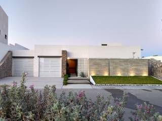 Casa D O S, c2 estudio de arquitectura c2 estudio de arquitectura منزل عائلي صغير أسمنت