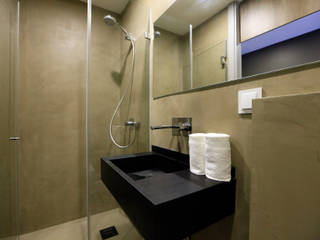 Lisbon Charms Flats, Richimi Factory Richimi Factory Industrial style bathroom