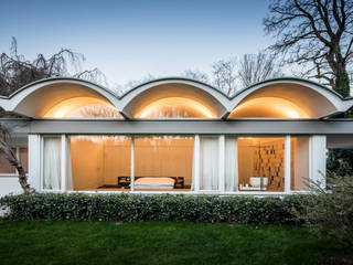 Mid-Century Bungalow, Corneille Uedingslohmann Architekten Corneille Uedingslohmann Architekten Case in stile minimalista Bianco