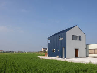 KAKUREYA, 田村の小さな設計事務所 田村の小さな設計事務所 Single family home Aluminium/Zinc