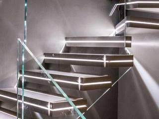 Appartamento con terrazzo e veranda-Milano, Andrea Rossini Architetto Andrea Rossini Architetto Modern corridor, hallway & stairs