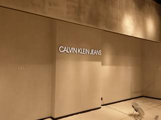 Calvin Klein Jeans Store - Centro Oberhausen, Stucco Royal: industriell von Stucco Royal,Industrial