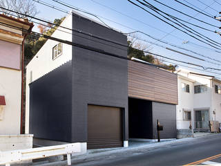漆黒のガレージハウス, コンフォート建築設計工房 コンフォート建築設計工房 モダンな 家