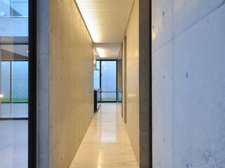 SNGK-HOUSE, 門一級建築士事務所 門一級建築士事務所 Modern corridor, hallway & stairs