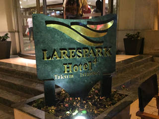 Lares Park Hotel, Palmiye Koçak Sandalye Masa Koltuk Mobilya Dekorasyon Palmiye Koçak Sandalye Masa Koltuk Mobilya Dekorasyon 室内花园