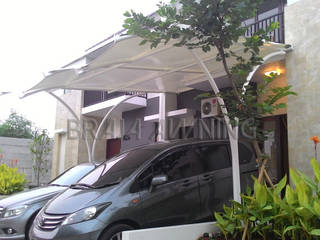 Tenda Membrane Garasi Mobil Jakarta, Braja Awning & Canopy Braja Awning & Canopy モダンデザインの テラス 合成繊維 ブラウン