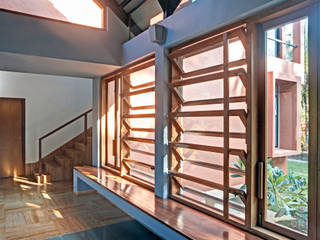 Kashid House, DCOOP ARCHITECTS DCOOP ARCHITECTS Living room Wood Wood effect