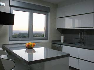 COCINA FORMICA AR+ BLANCO / DEKTON BLAZE, Almacén de Carpintería Gómez Almacén de Carpintería Gómez Built-in kitchens