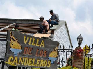 DISEÑO DE PORTÓN (ENTRADA), P A Z A R T E P A Z A R T E Casas do campo e fazendas Tijolo