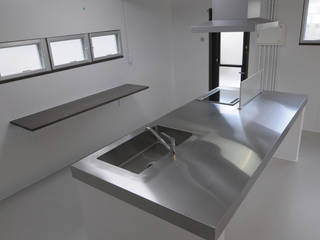 素 -SU-, hacototo design room hacototo design room Кухня Залізо / сталь Металевий / срібло