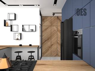 Kolor granatowy w kuchni, OES architekci OES architekci مطبخ ذو قطع مدمجة خشب Wood effect