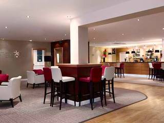 Doubletree By Hilton Hotel Milton Keynes, Ruth Turner Interior Design Ltd Ruth Turner Interior Design Ltd フローリング