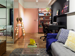Apartamento de 35m² - Edifício Brasil, Decoradoria Decoradoria Modern living room Wood Multicolored