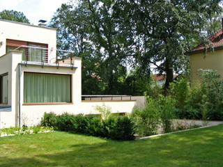 Garten in Berlin-Lankwitz, guba + sgard Landschaftsarchitekten guba + sgard Landschaftsarchitekten Taman Minimalis