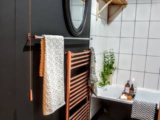 Bathroom makeover THE FRESH INTERIOR COMPANY Baños de estilo industrial copper,bathroom update,matt black,dark