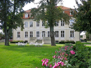 Schlossgarten Grube, guba + sgard Landschaftsarchitekten guba + sgard Landschaftsarchitekten Taman Modern