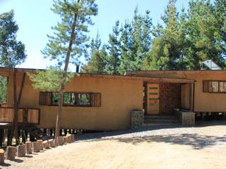 CASA DE FARDOS, FUNDO MILLACO, PICHILEMU, KIMCHE ARQUITECTOS KIMCHE ARQUITECTOS บ้านและที่อยู่อาศัย