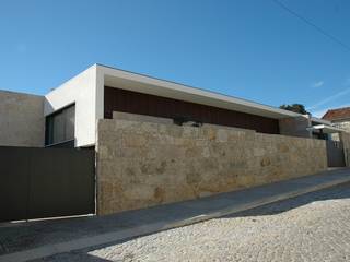 Casa em Gueifães, BLK-Porto Arquitectura BLK-Porto Arquitectura منازل