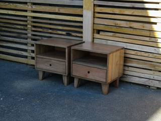 Hendrix Side Table with Drawer and Tapered Legs, Eco Furniture Design Eco Furniture Design 寝室 木