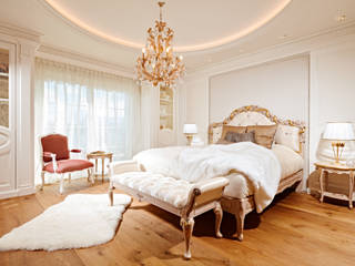 Elegantes Schlafzimmer mit Ankleidezimmer, BAUR WohnFaszination GmbH BAUR WohnFaszination GmbH Klassische Schlafzimmer Holz Weiß