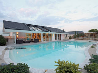 Kundenhaus Gräfenstein - Zwei Bungalows in Ostwestfalen, DAVINCI HAUS GmbH & Co. KG DAVINCI HAUS GmbH & Co. KG Modern Pool