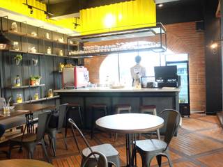 Cafe and Bar, Chromatic Interior Chromatic Interior Jardín interior