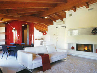 Mansarda Como, DELFINETTIDESIGN DELFINETTIDESIGN Salas de estar modernas Madeira Vermelho