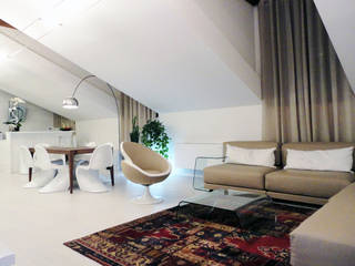 Attico Milano Centro, DELFINETTIDESIGN DELFINETTIDESIGN Moderne Wohnzimmer Holz Weiß