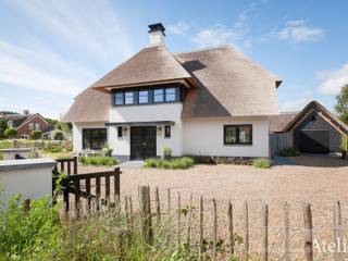 Landelijke villa in Castricum, Architectenbureau Atelier3 Architectenbureau Atelier3 Wiejskie domy Kamień