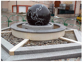 Kugelbrunnen Granit mit schwimmender Kugel, Schwebende Objekte, Manufaktur von Doberstein Manufaktur von Doberstein Powierzchnie handlowe Granit