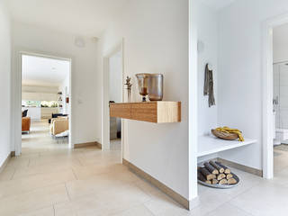 Moderner Wohlfühl-Bungalow, Lopez-Fotodesign Lopez-Fotodesign Modern Corridor, Hallway and Staircase