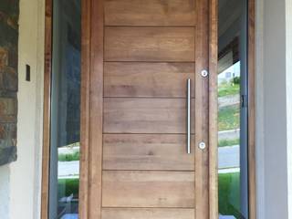 Puerta de Acceso en Lenga de Tierra del Fuego, Rocamadera Spa Rocamadera Spa Front doors Solid Wood Multicolored