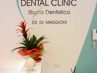 Studio Dentistico DENTAL CLINIC, Arch. STEFANELLI Gabriella Arch. STEFANELLI Gabriella مساحات تجارية