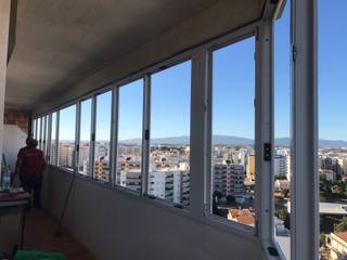Complex windows change 16 m, Multi-Windows Algarve Multi-Windows Algarve Balcones y terrazas modernos