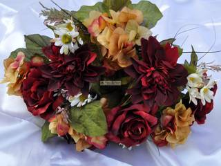 Bouquet di fiori artificiali: Bello e romantico, perfetto per San Valentino, Fiori&Fiori Fiori&Fiori Salas de estilo rústico Textil Ámbar/Dorado