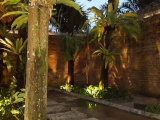 JULLIE CIBUBUR, sony architect studio sony architect studio Tropical style garden