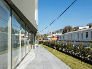 Moradia Unifamiliar Guimarães , NVE engenharias, S.A. NVE engenharias, S.A. Modern Terrace