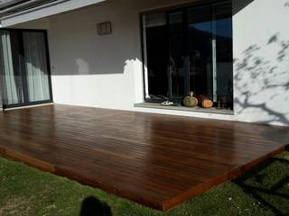 Pavimento su patio esterno in legno oliato, ONLYWOOD ONLYWOOD Jardines en la fachada Madera maciza Multicolor