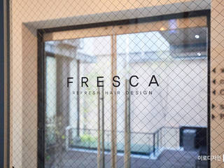 프레스카 헤어, IRO Design IRO Design Moderner Flur, Diele & Treppenhaus