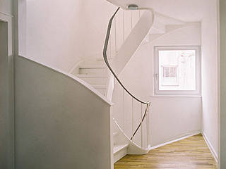 Sanierung in Düsseldorf, Nailis Architekten Nailis Architekten Stairs