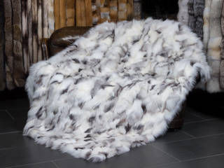 Shadow Blue Frost Fuchsstücken Decke, Lars Paustian - International Fur Lars Paustian - International Fur Kamar Tidur Gaya Skandinavia Bulu White
