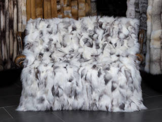 Shadow Blue Frost Fuchsstücken Decke, Lars Paustian - International Fur Lars Paustian - International Fur Kamar Tidur Gaya Skandinavia Bulu White