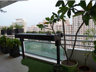 Apartment at Icon, DLF5, Gurgaon, Grecor Grecor Rustic style balcony, veranda & terrace