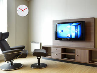 Living Room Wall Styling, Just For Clocks Just For Clocks Salones de estilo moderno Hierro/Acero