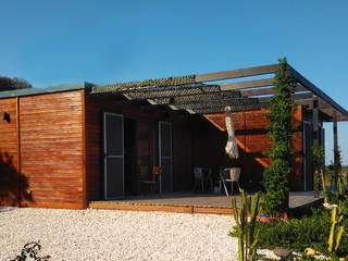 Casa préfabricada de madeira de 100m² de tipologia T2, Discovercasa | Casas de Madeira & Modulares Discovercasa | Casas de Madeira & Modulares Fertighaus Holz Braun
