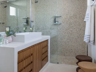 Apartamento Lapa, Estúdio Paulo Alves Estúdio Paulo Alves Modern Bathroom White