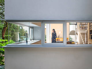 Casa Nirau, PAUL CREMOUX studio PAUL CREMOUX studio Portas e janelas modernas