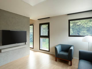 과천 영서현, 소수건축사사무소 소수건축사사무소 Modern living room